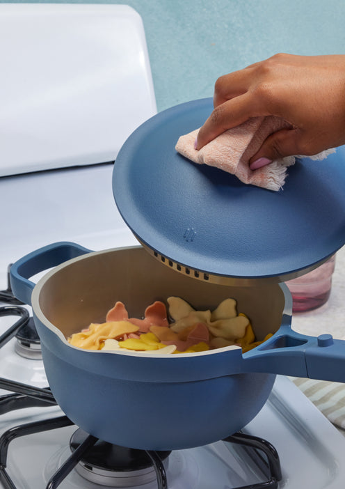 Cooking pasta in a blue Mini Perfect Pot